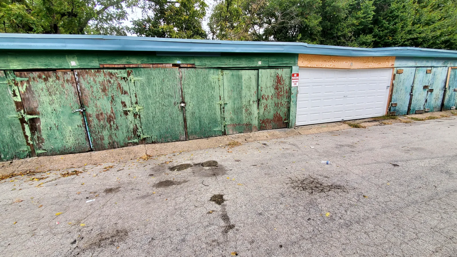 901 E 10th St before renovation, photo 4
