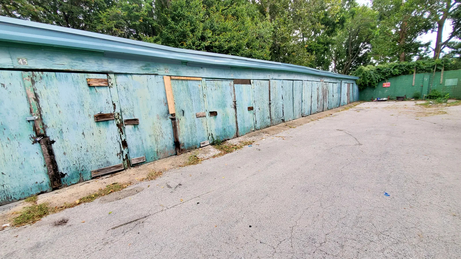 901 E 10th St before renovation, photo 5
