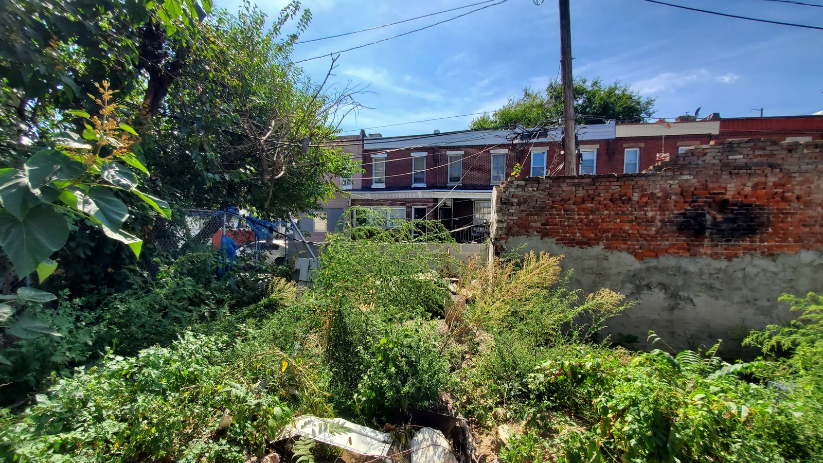 2030 Cemetery Ave before renovation, photo 3